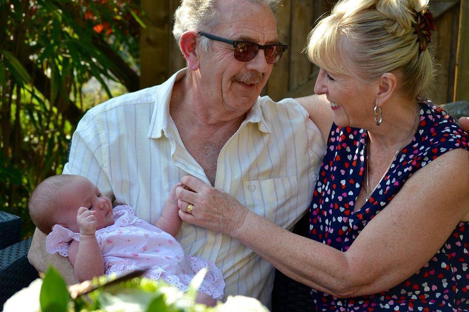 Grands Parents, Bébé Avec Les Grands-Parents