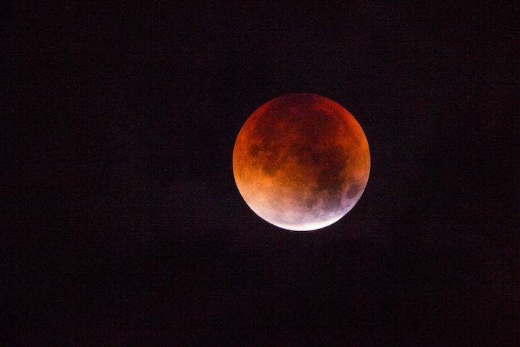 rituel de l’éclipse de la lune de sang